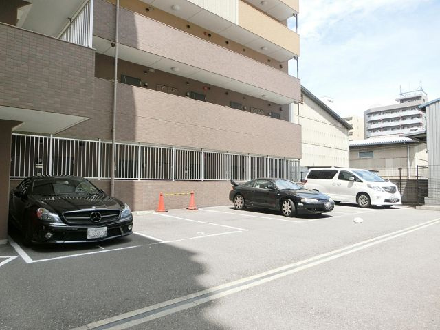 KDXレジデンス難波の駐車場