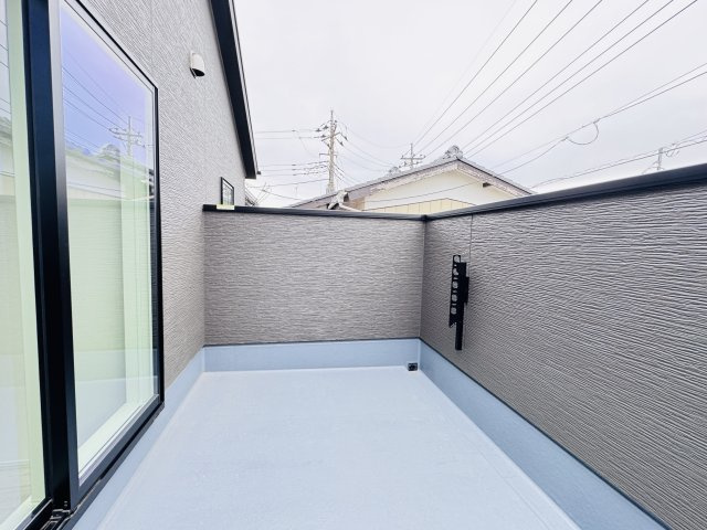 柏市高田新築戸建【高田小学校:徒歩5分】のバルコニー|寝室前南向きルーフバルコニー・日当たり良好♪
