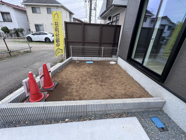 柏市高田新築戸建【高田小学校:徒歩5分】の庭|リビング前庭スペース