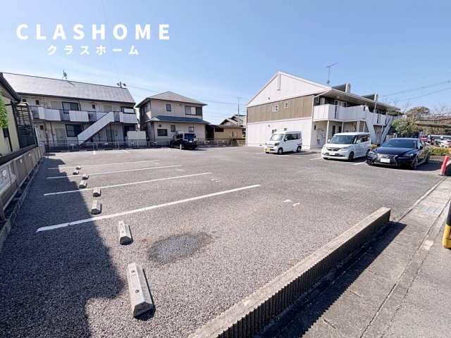 エントピア以和貴の駐車場