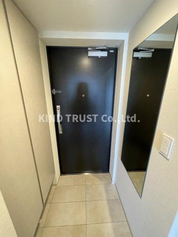 コンフォリア・リヴ南森町Qの玄関|明るい玄関です