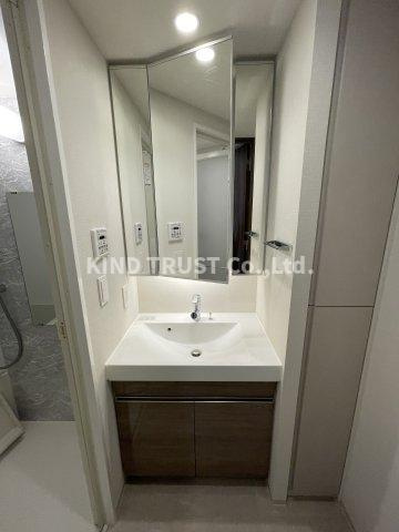 コンフォリア・リヴ南森町Qの洗面所|広い洗面スペース