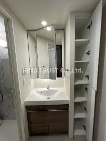 コンフォリア・リヴ南森町Qの洗面所|忙しい朝には欠かせない洗面所です