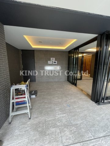 コンフォリア・リヴ南森町Qのエントランス|ゆとりのあるエントランスです