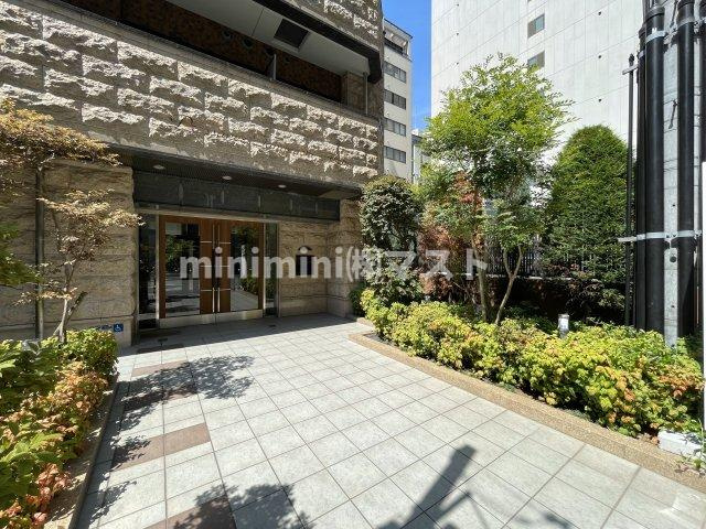 プレサンス谷町アルファのエントランス