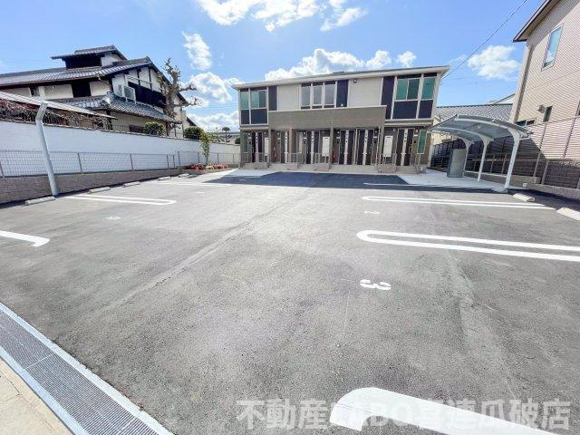 アイリスの駐車場