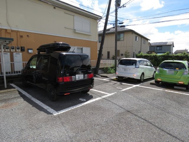 ローズガーデンⅡ　の駐車場