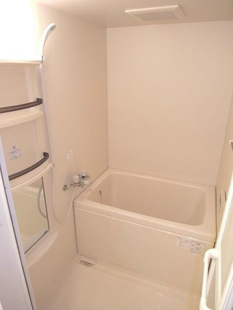 ビュークレスト小金井の浴室