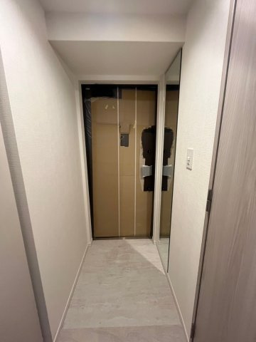 シーズンフラッツ中崎の玄関
