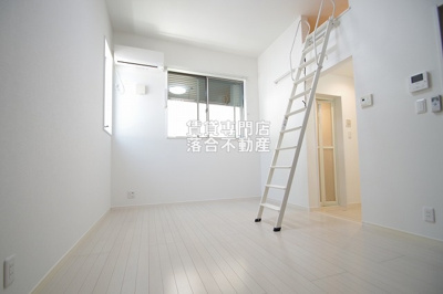 【居間・リビング】 | Maple East＆West（メイプルイーストアンドウエスト） | 清潔感のあるお部屋♪