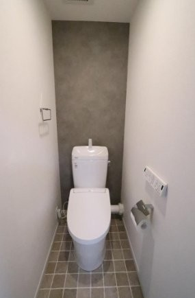 枚方ハイツ7号棟のトイレ|温水洗浄便座
■物件内覧・資金計画相談・住宅ローン相談、リフォーム相談、お問合せ受付中■
※当日・翌日のご内覧、ご相談はお電話でのお問合せがスムーズです！