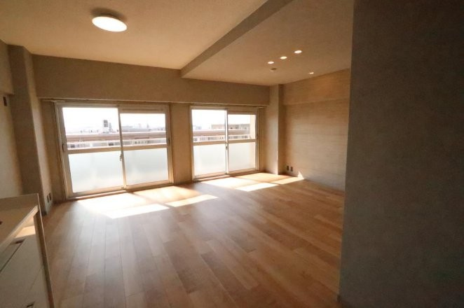 枚方ハイツ7号棟の居間・リビング|LDK15.0帖
■物件内覧・資金計画相談・住宅ローン相談、リフォーム相談、お問合せ受付中■
※当日・翌日のご内覧、ご相談はお電話でのお問合せがスムーズです！
