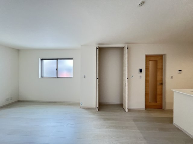橿原市中曽司町　第10期の居間・リビング|LDK18帖（画像の家具はAIによって作成したものです）