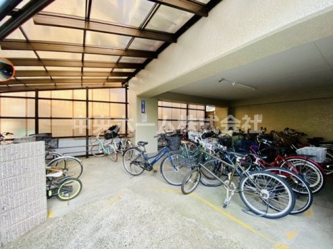 グリーンキャピタル金町の駐輪場|【自転車置き場】最新の空き状況や費用などの詳細は担当スタッフまでお問い合わせください。