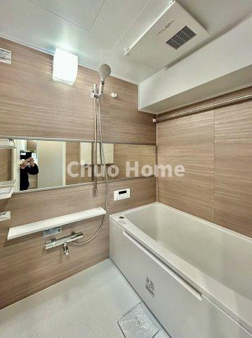 グリーンキャピタル金町の浴室|【バスルーム】暖房換気乾燥機付きシステムバスルーム。暖房・冷風・換気・乾燥など、毎日を快適に過ごせるうれしい機能が揃っています。雨の日の洗濯物も安心です。