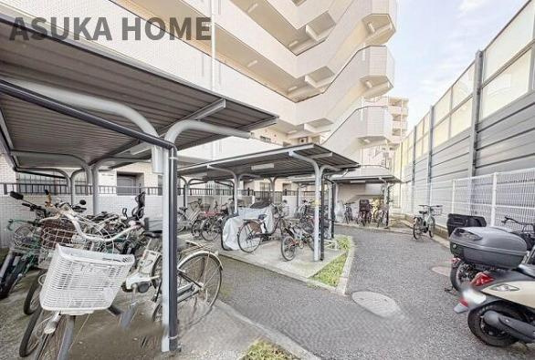 戸塚西パークホームズ壱番館の駐輪場|マンションの駐輪場になります。綺麗に整理整頓されていますね。