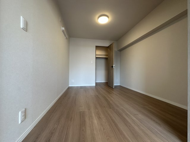戸塚西パークホームズ壱番館の洋室|窓に面していないお部屋もエアコン設置出来るので、全室個室として使えますよ。