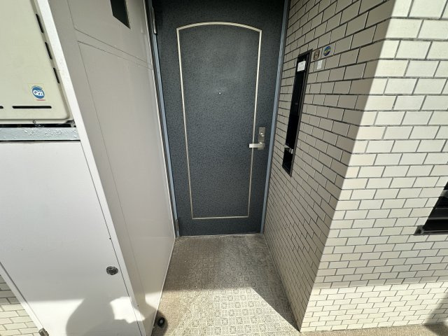 戸塚西パークホームズ壱番館の玄関|プライベート感あるアルコープ。安心できる生活がここから始まります。お家探しはアスカホームにお任せください。