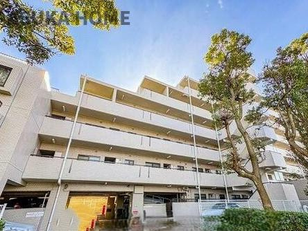 戸塚西パークホームズ壱番館の外観|マンションの北西側になります。ゆとりある敷地に建つ豪華なマンションです。