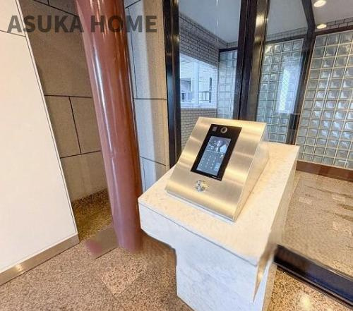 戸塚西パークホームズ壱番館のロビー|オートロックになります。