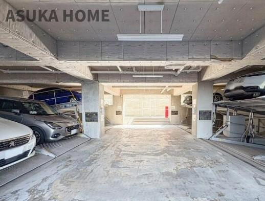 戸塚西パークホームズ壱番館の駐車場|マンションの地下駐車場になります。雨の日にも暑い夏にも影響されません。