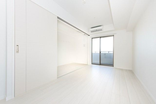 新品家具付きマンション美野島35(KaGood福岡)の居間・リビング