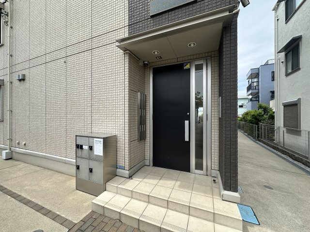 川崎市多摩区長尾１丁目のアパートのエントランス