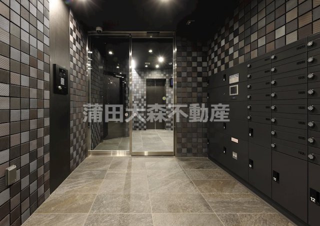 ラクラス蒲田Ⅱのエントランス|エントランス　防犯カメラTVモニター付オートロック宅配BOXメールBOX　