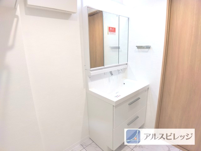 DIKマンション和光C棟の独立洗面台|使いやすい三面鏡