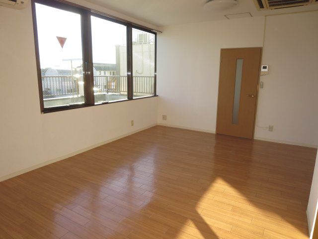 フェリースお花茶屋の居間・リビング