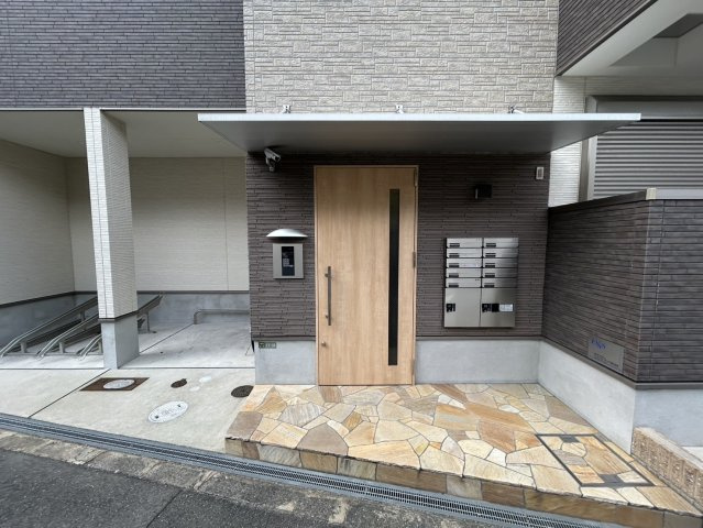 フジパレス下新庄駅東Ⅵ番館のエントランス
