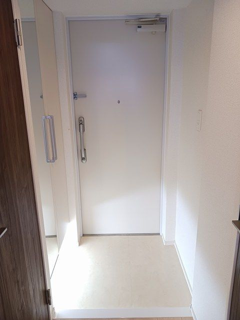 ラッフィナート　アロッジオの玄関