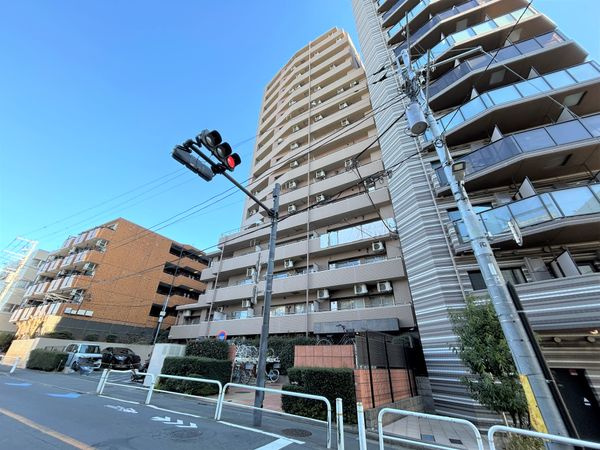 アイディコート池袋ムーンファーロの外観|ペット飼育可能！平成１５年築・オートロック＆宅配ボックス付きマンション、アイディコート池袋ムーンファーロは即日現地案内可能となっておりますので、お気軽にお問い合わせください！