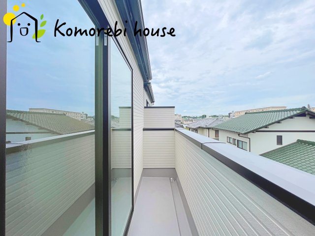 さいたま市大宮区土手町　5期　新築一戸建て　KEIAI GRACE　02のバルコニー|外からの目が気にならないバルコニーで洗濯物が干せます