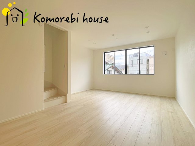 さいたま市大宮区土手町　5期　新築一戸建て　KEIAI GRACE　02の居間・リビング|ゆったり過ごせる居間です