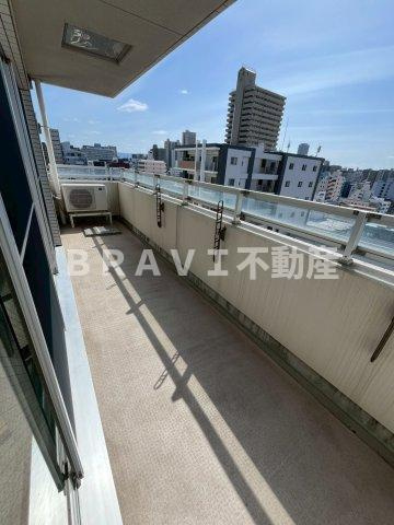 コスモリード谷町六丁目（旧ドゥーエ谷町）　BRAVI不動産のバルコニー|【ドゥーエ谷町】外からの目が気にならないバルコニーで洗濯物が干せます