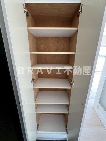 コスモリード谷町六丁目（旧ドゥーエ谷町）　BRAVI不動産の玄関|【ドゥーエ谷町】シューズボックスです