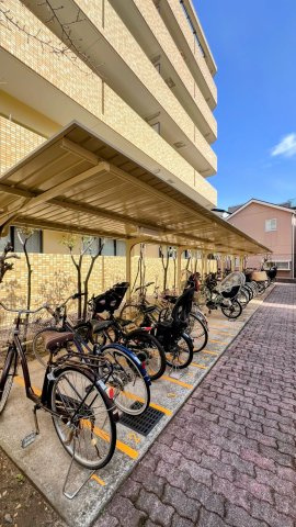 ロイヤルシャトー夙川公園の駐輪場|駐輪場