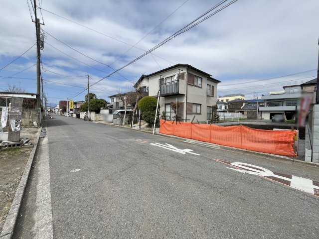 飯能市本町・全1棟　新築一戸建　～大型パントリー～の前面道路含む現地写真|2026年3月6日撮影
