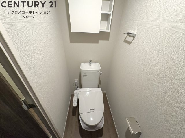 温水洗浄便座機能付きトイレです♪