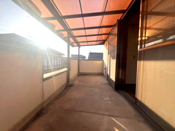 下都賀郡壬生町　中古戸建　吹き抜け玄関×和室続き間のあるゆとりの邸宅のバルコニー|開放的で明るい空間を演出してくれるバルコニーです