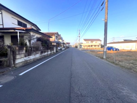 下都賀郡壬生町　中古戸建　吹き抜け玄関×和室続き間のあるゆとりの邸宅の前面道路含む現地写真