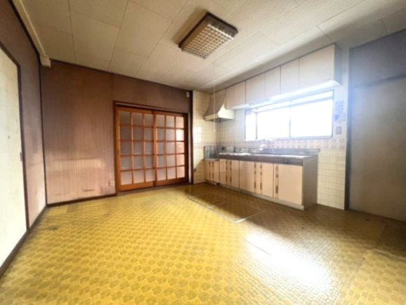 下都賀郡壬生町　中古戸建　吹き抜け玄関×和室続き間のあるゆとりの邸宅のキッチン|広々としたダイニングキッチンです