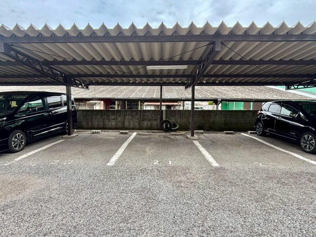 MISTRAL城西Ⅱの駐車場
