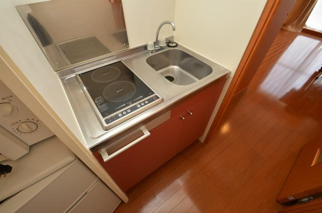 北九州市八幡西区金剛４丁目のアパートのキッチン