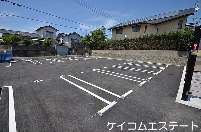 北九州市八幡西区高江４丁目のアパートの駐車場