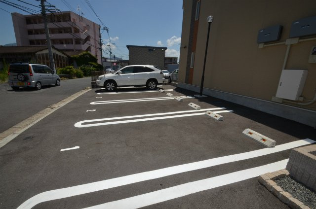 北九州市八幡西区陣原３丁目のアパートの駐車場