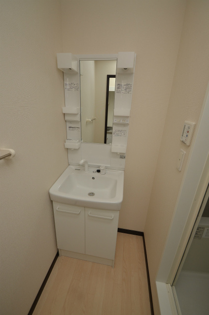 北九州市八幡西区陣原３丁目のアパートの独立洗面台|同タイプ