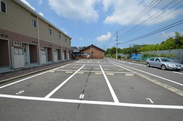 遠賀郡水巻町吉田南２丁目のアパートの駐車場