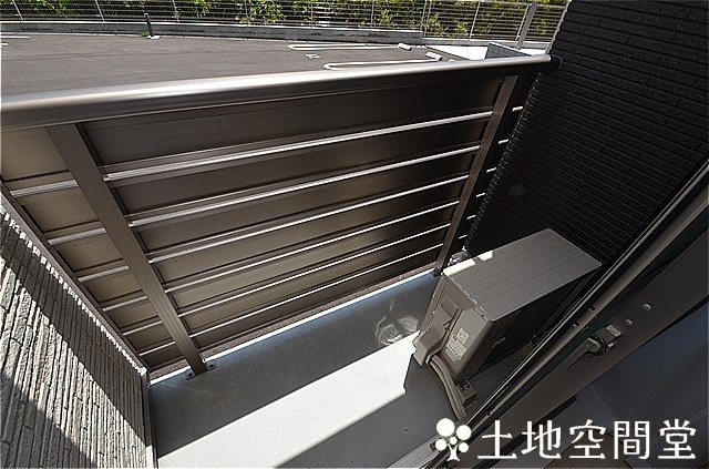 直方市大字上頓野のアパートのバルコニー
